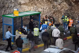 Các lực lượng Israel điều tra tại hiện trường vụ tấn công của các tay súng Palestine ở ngoại ô Givat Asaf, phía Đông Bắc thành phố Ramallah. (Nguồn: THX/TTXVN)