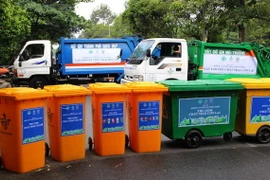 Thu gom, phân loại rác. (Ảnh: Xuân Dự/TTXVN)