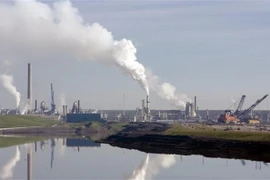 Một cơ sở khai thác dầu tại Fort McMurray, Alberta, Canada. (Nguồn: AFP/TTXVN)