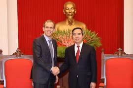 Trưởng Ban Kinh tế Trung ương Nguyễn Văn Bình tiếp ông Kent Walker, Phó Chủ tịch cấp cao phụ trách các vấn đề toàn cầu công ty Google (Mỹ). (Ảnh: Phương Hoa/TTXVN)