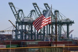 Hàng hóa Trung Quốc được xếp tại cảng Long Beach, Los Angeles, Mỹ. (Nguồn: AFP/TTXVN)