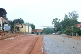 Dự án đường Lê Thánh Tông ở thành phố Đông Hà nhiều năm chưa hoàn thành do vướng mắc giải phóng mặt bằng. (Ảnh: Nguyên Lý/TTXVN)