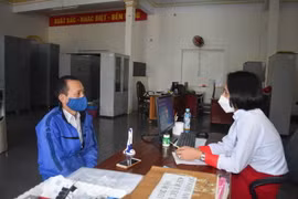 Từ tháng 6/2021, lượng người đến Trung tâm dịch vụ việc làm tỉnh Đắk Nông giải quyết bảo hiểm thất nghiệp tăng cao. (Ảnh: Nguyên Dung/TTXVN)