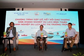 Thảo luận giải pháp phá triển du lịch Bình Thuận trong giai đoạn bình thường mới. (Ảnh: Nguyễn Thanh/TTXVN)