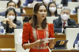 Đại biểu Quốc hội tỉnh Kon Tum Nàng Xô Vi chất vấn. (Ảnh: Phương Hoa/TTXVN)