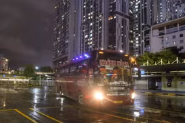Chuyến xe khách liên tỉnh đầu tiên ở bến Mỹ Đình sau 2 tháng tạm dừng