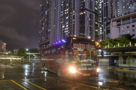 Chuyến xe khách liên tỉnh đầu tiên ở bến Mỹ Đình sau 2 tháng tạm dừng