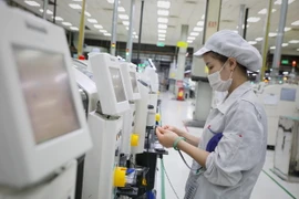Công nhân ở Bắc Giang tích cực tham gia sản xuất. (Ảnh: Danh Lam/TTXVN)
