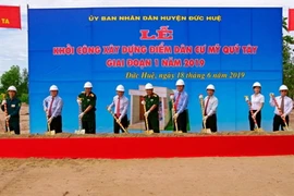 Khởi công xây dựng điểm dân cư liền kề chốt dân quân Mỹ Quý Tây, huyện đức Huệ. (Nguồn: baoquankhu7.vn)