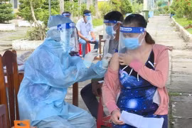 Thị xã Giá Rai khẩn trương tiêm vaccine phòng COVID-19 cho người dân, phấn đấu đạt 98% tổng số người trên 18 tuổi. (Ảnh: TTXVN phát)