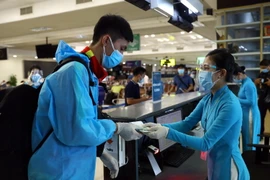 Hình ảnh chính thức mở lại chuyến bay thương mại Hà Nội-TP.HCM
