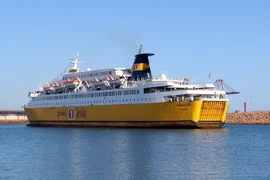 Phà chở khách xuất phát từ cảng Misrata, Libya, ngày 1/12. (Ảnh: AFP/TTXVN)