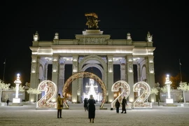 Hình ảnh nhiều nước trên thế giới chờ đón Giáng sinh 2021 