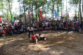 [Photo] Tưng bừng hội vật truyền thống tại xã Vụ Bổn, Đắk Lắk