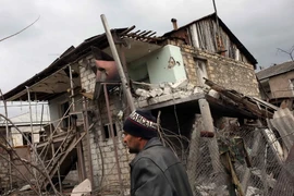 Nhà cửa ở khu vực Martakert, Nagorny Karabakh bị phá hủy trong cuộc giao tranh. (Nguồn: AFP/TTXVN)