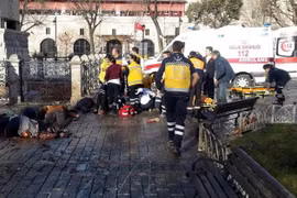 Hiện trường vụ đánh bom liều chết ở Istanbul, Thổ Nhĩ Kỳ. (Ảnh: AFP/TTXVN)