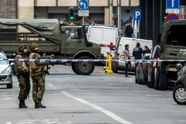 Cảnh sát Bỉ phong tỏa khu vực ga tàu điện ngầm Maelbeek ở Brussels sau vụ tấn công ngày 22/3. (Nguồn: AFP/TTXVN)