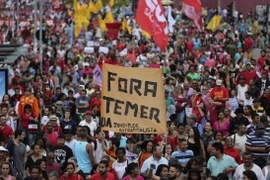 Biểu tình phản đối Tổng thống lâm thời Michel Temer tại Sao Paulo ngày 22/5. (Nguồn: EPA/TTXVN)