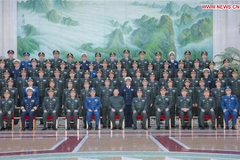 Chủ tịch Trung Quốc Tập Cận Bình chụp ảnh cùng lãnh đạo các cơ quan mới. (Ảnh: THX)