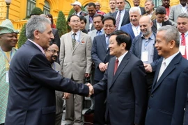 Chủ tịch nước Trương Tấn Sang tiếp Tổng thư ký Liên hiệp Công đoàn Thế giới George Mavrikos. (Ảnh: Nguyễn Khang/TTXVN)