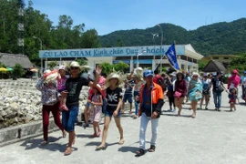 Du khách tại Cù Lao Chàm. (Nguồn: TTXVN)