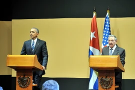 Chủ tịch Cuba Raúl Castro và Tổng thống Mỹ Barack Obama trong buổi họp báo chung sau hội đàm. (Ảnh: Hoài Nam/TTXVN)