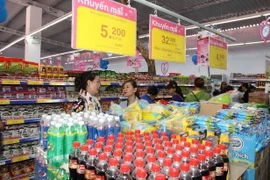 Khách hàng mua sắm tại siêu thị Saigon Co.op. (Nguồn: TTXVN)