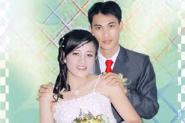 Anh Thiểm và chị Chắt hạnh phúc trong ngày cưới. (Ảnh: NVCC)