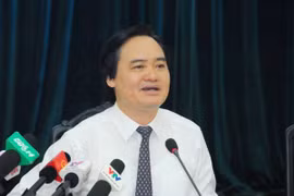 Bộ trưởng Phùng Xuân Nhạ trả lời báo chí trước thềm năm học mới. (Ảnh: Bộ Giáo dục và Đào tạo)