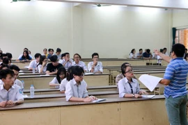 Thí sinh dự thi trung học phổ thông quốc gia. (Ảnh: Lê Minh Sơn/Vietnam+)