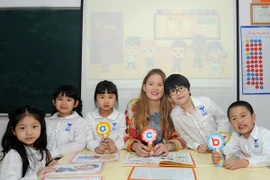 Học sinh của trường trong giờ học ngoại ngữ. (Ảnh: CTV/Vietnam+)