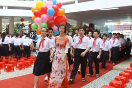 Học sinh cả nước sẽ cùng dự lễ khai giảng năm học mới vào sáng 5/9. (Ảnh: TTXVN)