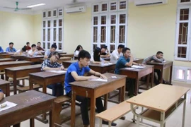 Phòng thi môn Lịch sử sáng nay, 4/7, với nhiều chỗ ngồi bị bỏ trống. (Ảnh: Lê Minh Sơn/Vietnam+)