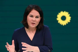 Chủ tịch đảng Xanh Annalena Baerbock phát biểu tại Berlin ngày 19/4/2021. (Ảnh: AFP/TTXVN)