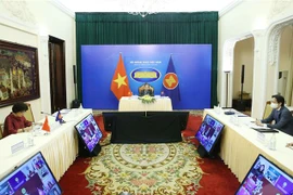 Thứ trưởng Bộ Ngoại giao Nguyễn Quốc Dũng tham dự Đối thoại các Bộ trưởng Ngoại giao ASEAN và đại diện Ủy ban liên Chính phủ về nhân quyền ASEAN (AICHR) theo hình thức trực tuyến. (Ảnh: Phạm Kiên/TTXVN)