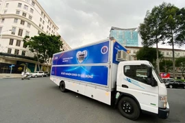 Thành phố Hồ Chí Minh tiếp nhận 10 xe xét nghiệm COVID-19 lưu động