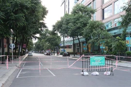 Khu phố trên đường Lý Tự Trọng, phường Lộc Thọ, Nha Trang là vùng không có dịch, người lạ không được vào khu vực này. (Ảnh: Tiên Minh/TTXVN)