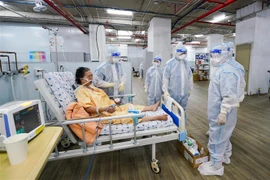 Trung tâm Hồi sức tích cực COVID-19 Đại học Y Dược TP Hồ Chí Minh nỗ lực cứu chữa bệnh nhân nặng. (Ảnh: TTXVN phát)