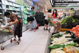 Điểm cung ứng hàng hóa tại Hà Nội. (Ảnh: Thanh Tùng/TTXVN)