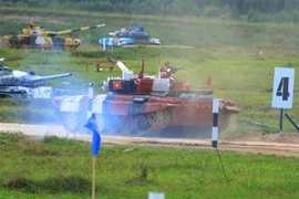 Đội tuyển xe tăng hành tiến Quân đội nhân dân Việt Nam tại lượt đầu tiên của Vòng đua cá nhân tại Bảng 1 ở thao trường Alabino, ngoại ô Moskva. (Ảnh: Trần Hiếu/TTXVN)