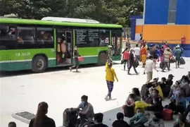 Điểm cách ly tạm thời tại "vùng đỏ" thị xã Tân Uyên, tỉnh Bình Dương bị quá tải cần được chấn chỉnh. (Ảnh: TTXVN phát)