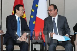Chủ tịch nước Trương Tấn Sang gặp Tổng thống Cộng hòa Pháp Francois Hollande. (Ảnh: Nguyễn Khang/TTXVN)