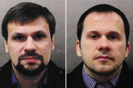 Chân dung hai nghi can người Nga Alexander Petrov (phải) và Ruslan Boshirov (trái) bị Anh cáo buộc có liên quan vụ đầu độc cựu điệp viên hai mang Sergei Skripal và con gái tại Salisbury. (Ảnh: EPA/ TTXVN)