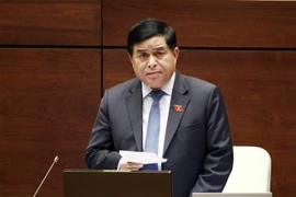 Bộ trưởng Bộ Kế hoạch và Đầu tư Nguyễn Chí Dũng phát biểu làm rõ một số vấn đề đại biểu Quốc hội nêu. (Ảnh: Văn Điệp/TTXVN)