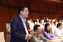 Phó Thủ tướng Vương Đình Huệ phát biểu làm rõ một số vấn đề đại biểu Quốc hội nêu. (Ảnh: Văn Điệp/TTXVN)