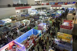 Người dân tham gia một hội chợ thương mại tại thủ đô Bình Nhưỡng, Triều Tiên ngày 17/9/2018. (Ảnh: AFP/ TTXVN)