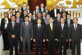 Phó Thủ tướng Vũ Đức Đam với các đại biểu dự Hội nghị cấp Bộ trưởng ASEAN lần thứ 6. (Ảnh: Nguyễn Dân/TTXVN)