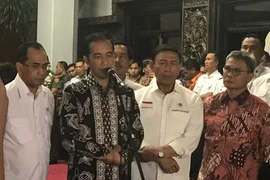 Tổng thống Indonesia gặp gia đình các nạn nhân. (Ảnh: Đỗ Quyên/Vietnam+)