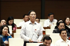 Bộ trưởng Bộ Công Thương Trần Tuấn Anh phát biểu làm rõ một số vấn đề đại biểu Quốc hội nêu. (Ảnh: Văn Điệp/TTXVN)