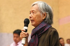 Cử tri phản ánh về sai phạm tại dự án Khu đô thị mới Thủ Thiêm. (Ảnh: Trần Xuân Tình/TTXVN)